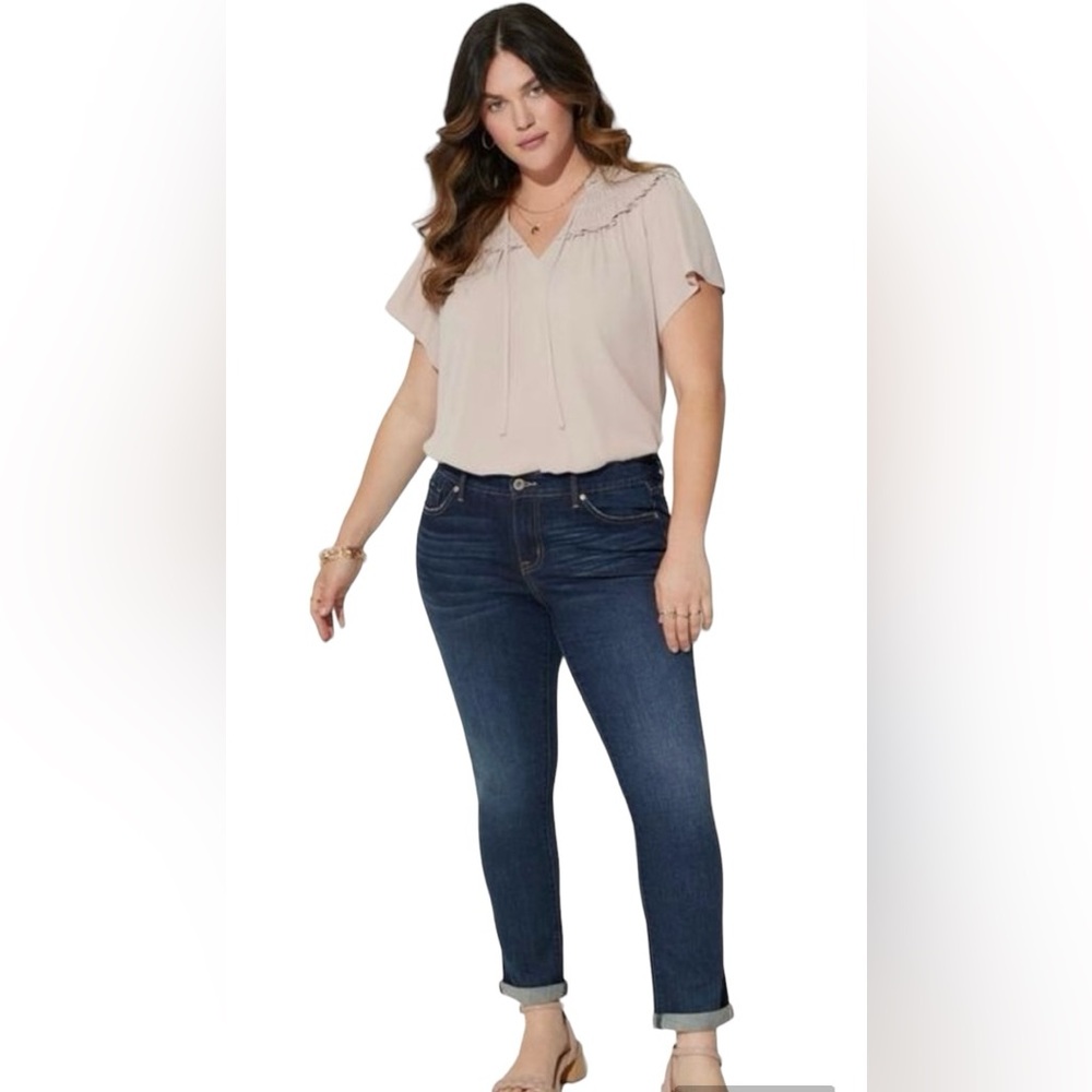 Torrid women’s boyfriend, jeans, size 16R straight leg, mid rise, dark denim